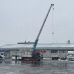 北海道釧路～高圧受変電設備のクレーン車での搬送風景